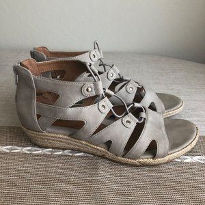 Eurosoft by Sofft Low Wedge Beige Espadrille Sandal Shoe Women's Size US 8.5 M